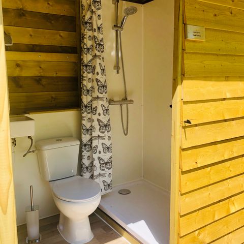Canvas and wooden tent 6 persons - including a private bathroom unit