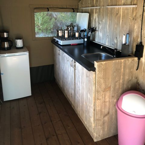 Canvas and wooden tent 4 persons - including sanitary facilities