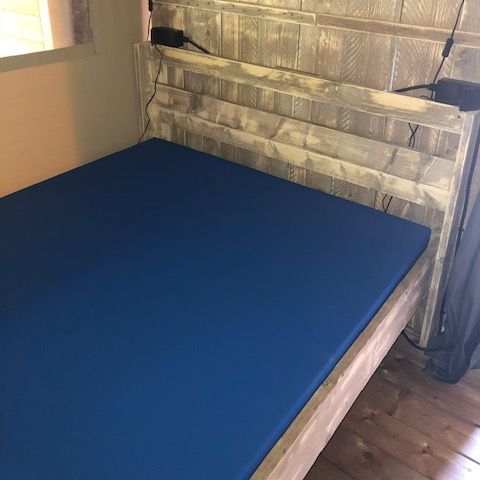 Canvas and wooden tent 4 persons - including sanitary facilities