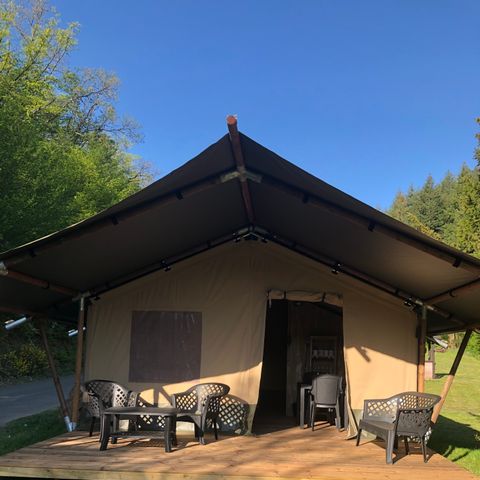 Canvas and wooden tent 4 persons - including sanitary facilities