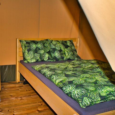 Canvas and wooden tent 6 persons - including toilet