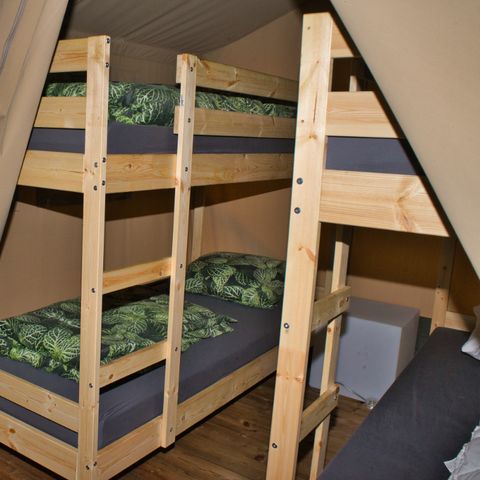 Canvas and wooden tent 6 persons - including toilet