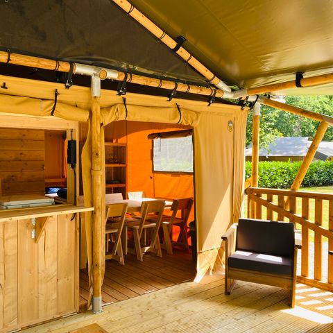 CANVAS AND WOOD TENT 5 people - including sanitary facilities