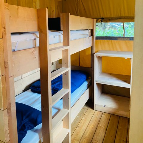 CANVAS AND WOOD TENT 6 people - including sanitary facilities