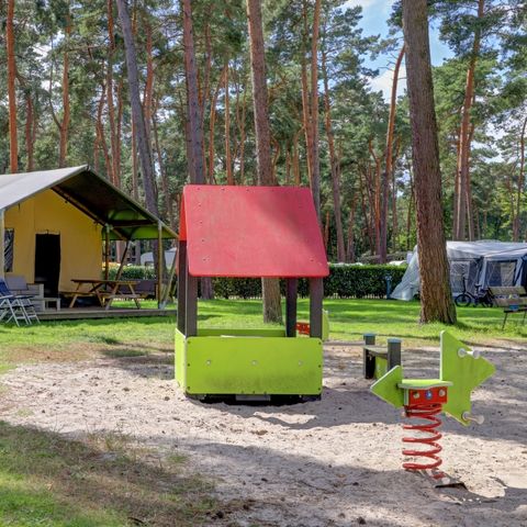 Canvas and wooden tent 6 persons - incl. sanitary facilities + slide