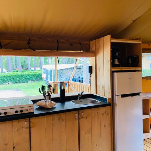 Canvas and wooden tent 5 persons - including sanitary facilities