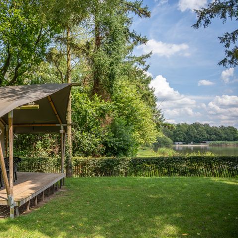 Canvas and wooden tent 4 persons - including sanitary facilities