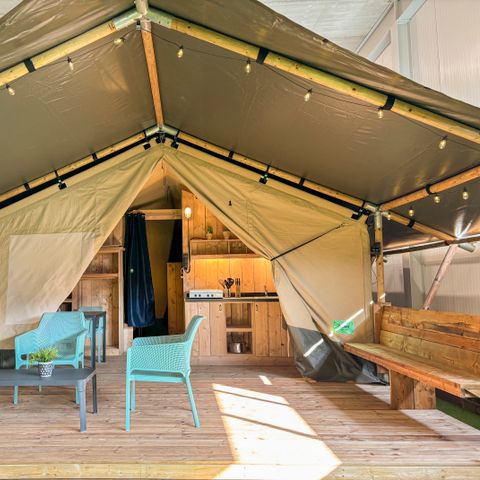 CANVAS AND WOOD TENT 4 people - including sanitary facilities