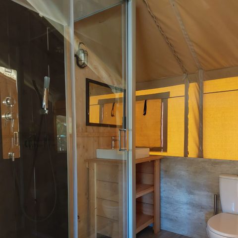 Canvas and wooden tent 4 persons - including sanitary facilities