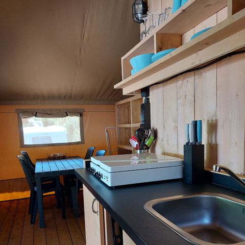 Canvas and wooden tent 4 persons - including sanitary facilities