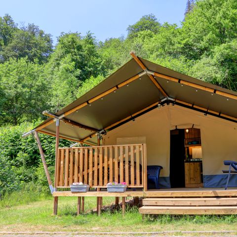 CANVAS AND WOOD TENT 4 people - including sanitary facilities