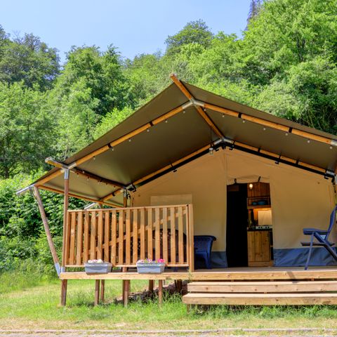 Canvas and wooden tent 4 persons - including sanitary facilities