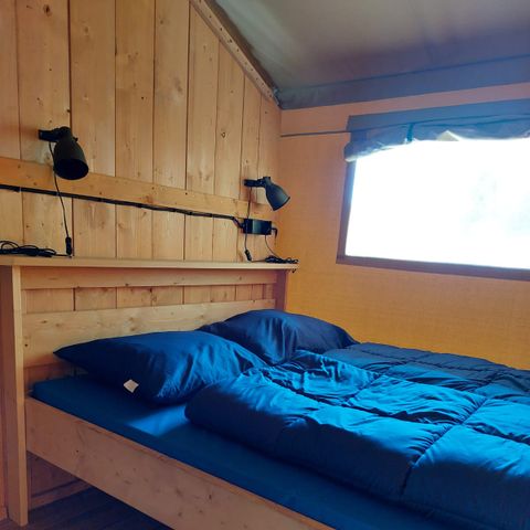 Canvas and wooden tent 4 persons - including sanitary facilities