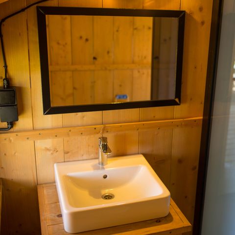 CANVAS AND WOOD TENT 4 people - including sanitary facilities