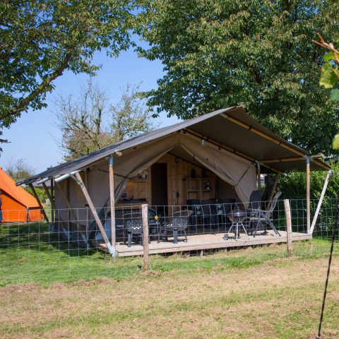 Canvas and wooden tent 4 persons - including sanitary facilities