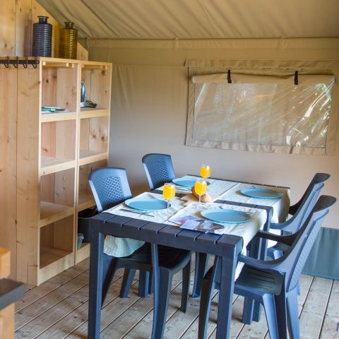 Canvas and wooden tent 4 persons - including sanitary facilities