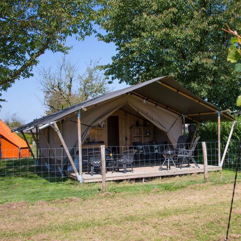 Canvas and wooden tent 4 persons - including sanitary facilities