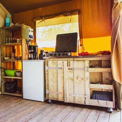 Canvas and wooden tent 6 persons - Excellent Maaszicht