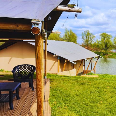 Canvas and wooden tent 6 persons - Excellent Maaszicht