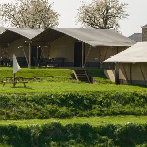 Canvas and wooden tent 6 persons - Standard Maaszicht