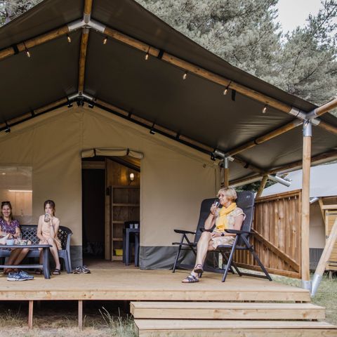 CANVAS AND WOOD TENT 4 people - including sanitary facilities