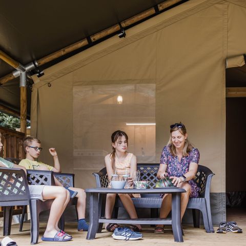 CANVAS AND WOOD TENT 4 people - including sanitary facilities