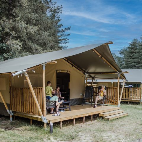Canvas and wooden tent 4 persons - including sanitary facilities