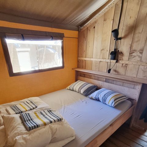 Canvas and wooden tent 4 persons - including sanitary facilities