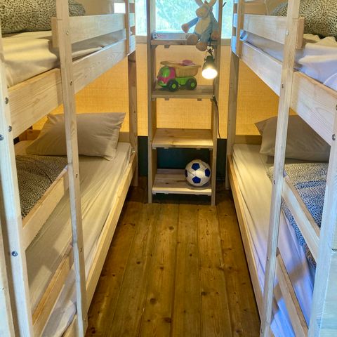 Canvas and wooden tent 6 persons - including sanitary facilities