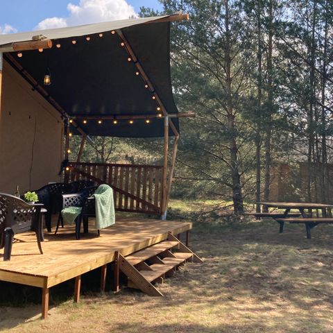 Canvas and wooden tent 6 persons - including sanitary facilities