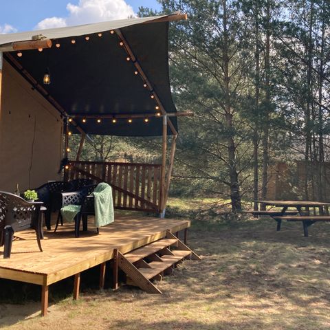 Canvas and wooden tent 6 persons - including sanitary facilities