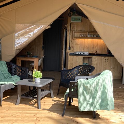 Canvas and wooden tent 6 persons - including sanitary facilities