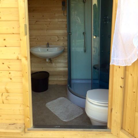 Canvas and wooden tent 6 persons - incl. private sanitary unit