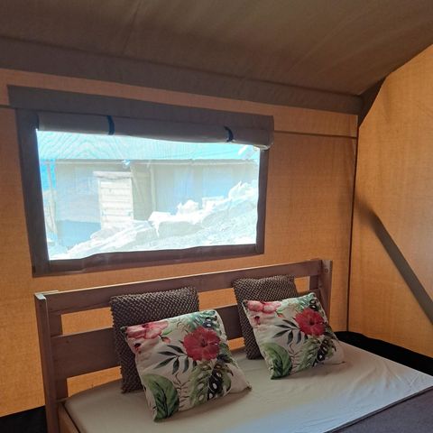 Canvas and wooden tent 3 persons - including sanitary facilities