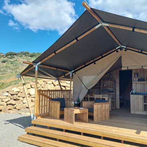 Canvas and wooden tent 4 persons - including sanitary facilities