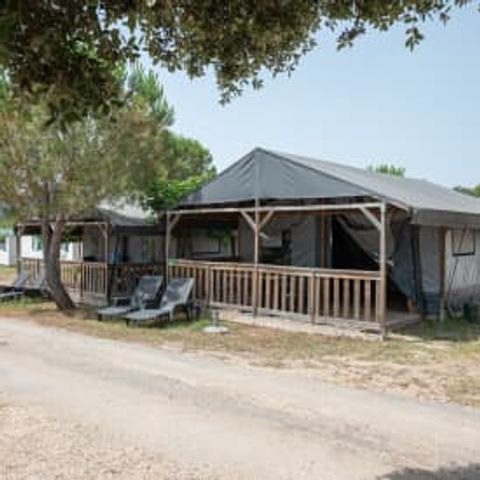 CANVAS AND WOOD TENT 4 people - Les Issambres