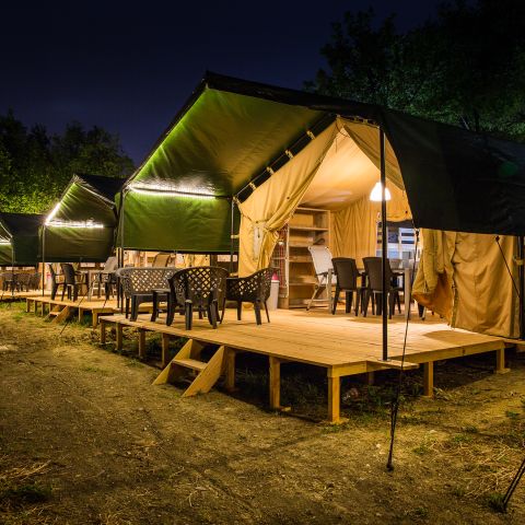 CANVAS AND WOOD TENT 6 people - incl. private sanitary facilities