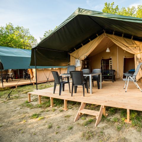 CANVAS AND WOOD TENT 6 people - incl. private sanitary facilities