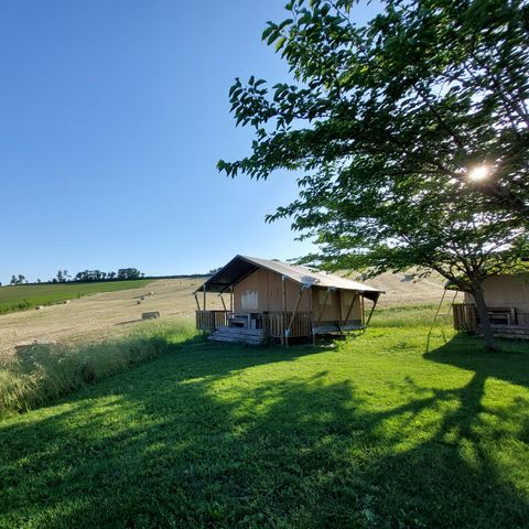 CANVAS AND WOOD TENT 4 people - including sanitary facilities