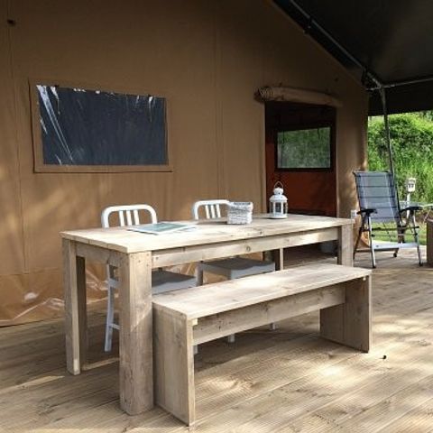 Canvas and wooden tent 4 persons - including sanitary facilities