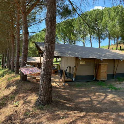 Canvas and wooden tent 6 persons - including sanitary facilities