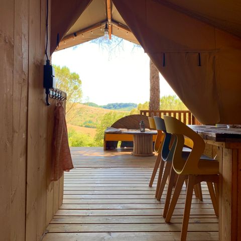 Canvas and wooden tent 6 persons - including sanitary facilities