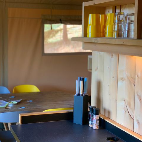 Canvas and wooden tent 6 persons - including sanitary facilities