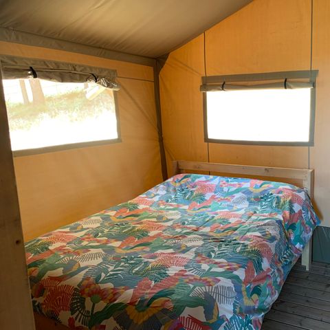 Canvas and wooden tent 6 persons - including sanitary facilities