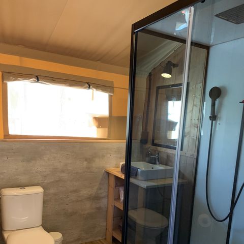 Canvas and wooden tent 6 persons - including sanitary facilities