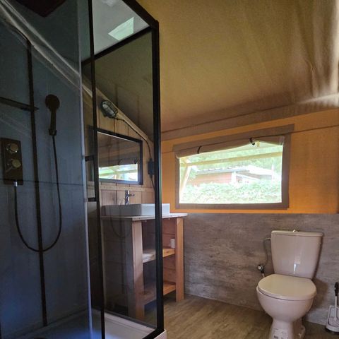 CANVAS AND WOOD TENT 6 people - including sanitary facilities