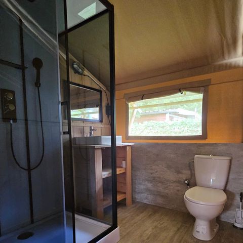 Canvas and wooden tent 6 persons - including sanitary facilities