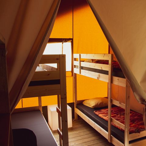 Canvas and wooden tent 6 persons