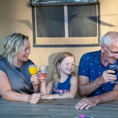 CANVAS AND WOOD TENT 5 people