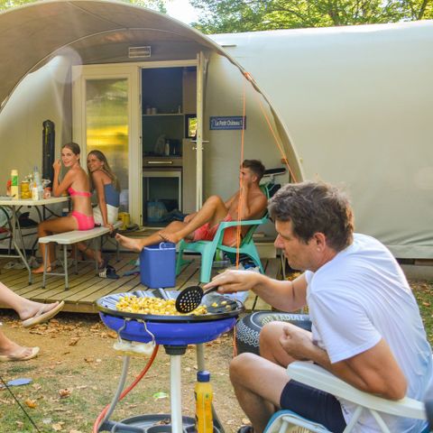 Glamping tent 6 persons - Le Petit Chateau